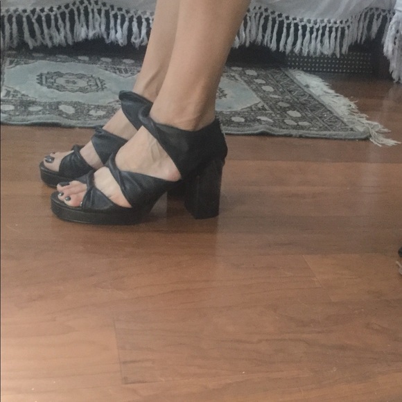 Samantha Pleet tabernacle heel! - Picture 8 of 8